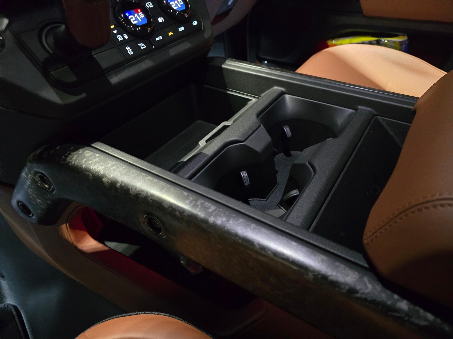 LAND ROVER Defender 110 4.4 V8 Octa-image-12