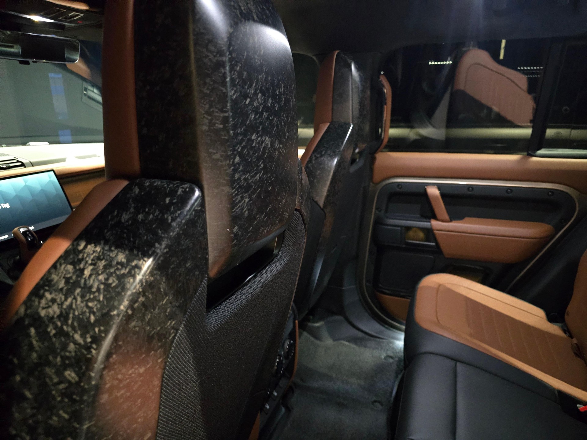 LAND ROVER Defender 110 4.4 V8 Octa-image-8