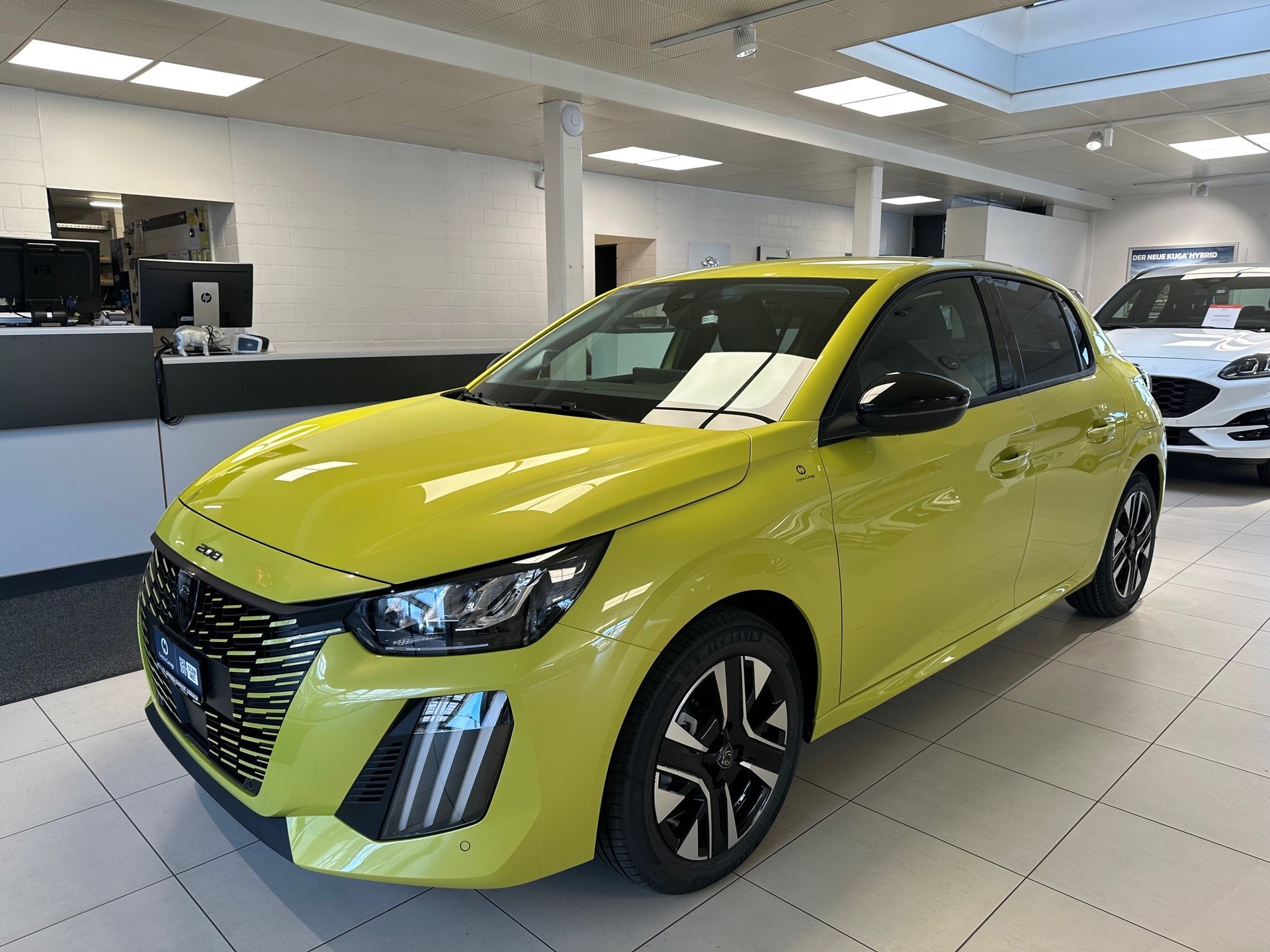 PEUGEOT 208 1.2 Hybrid Allure Premium-image-0