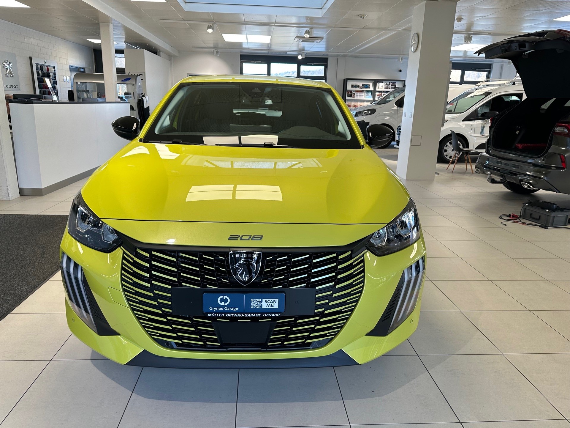 PEUGEOT 208 1.2 Hybrid Allure Premium-image-1