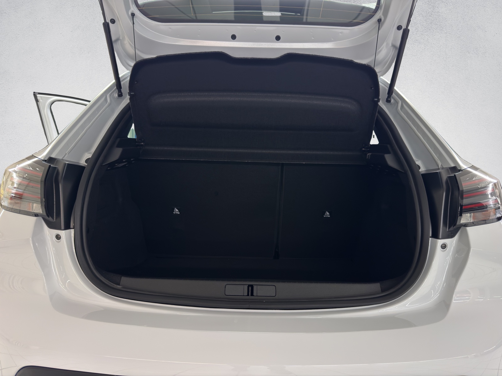 PEUGEOT 208 1.2 PureTech Style-image-16