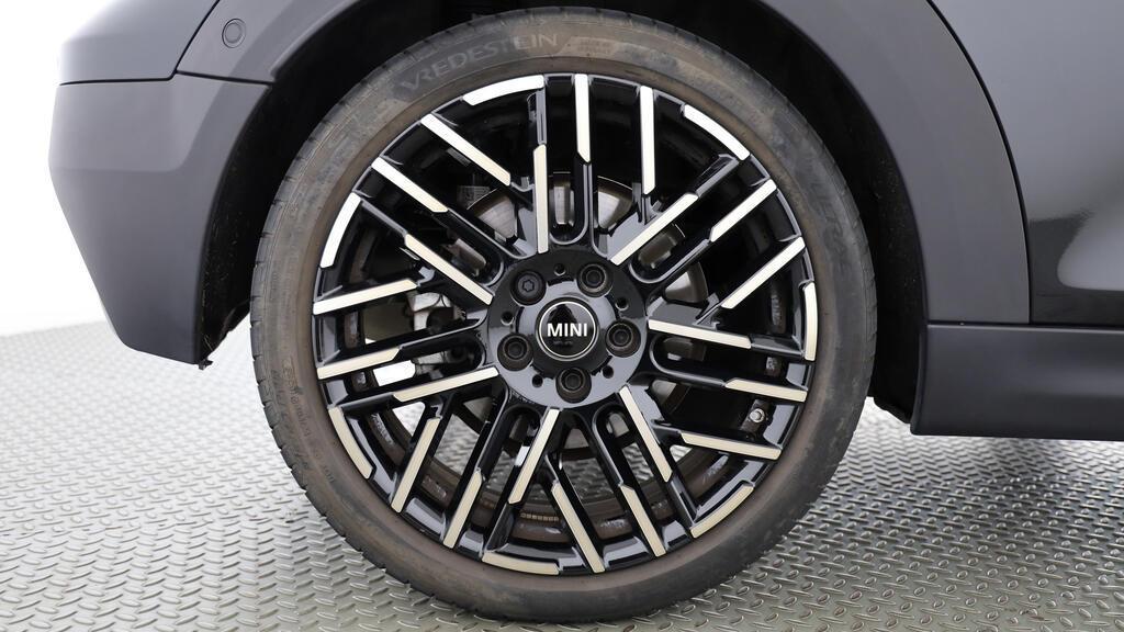 MINI Cooper S Cabrio-image-9