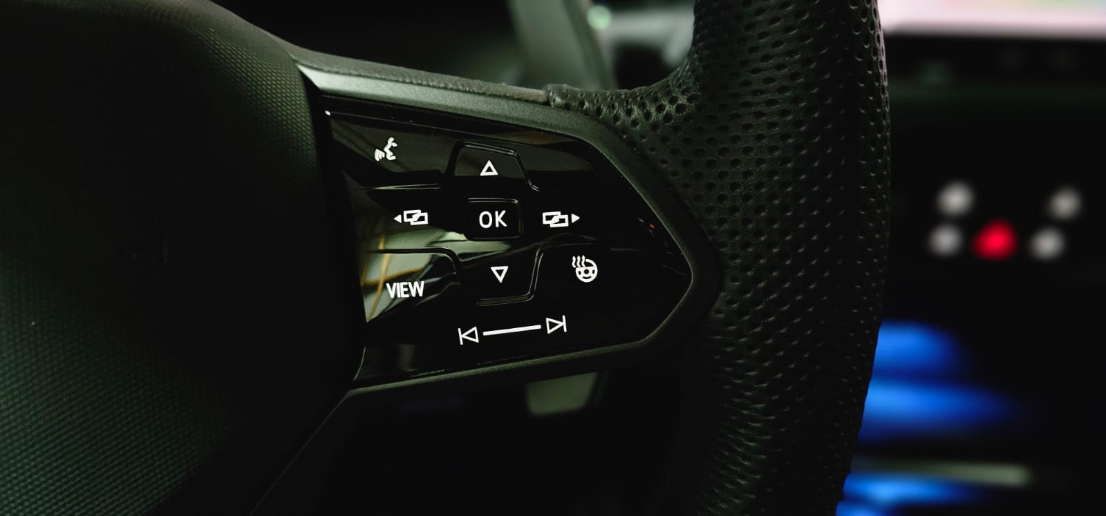 VW Golf 2.0 TSI R DSG 4Motion-image-12