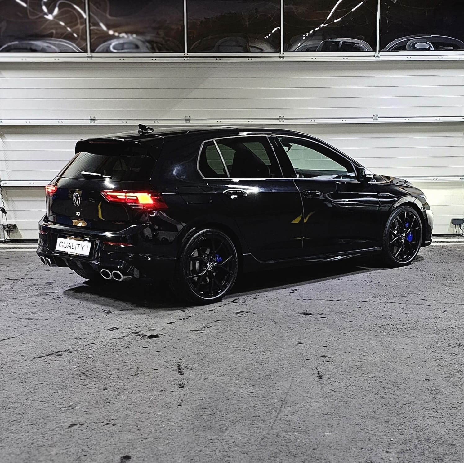 VW Golf 2.0 TSI R DSG 4Motion-image-4