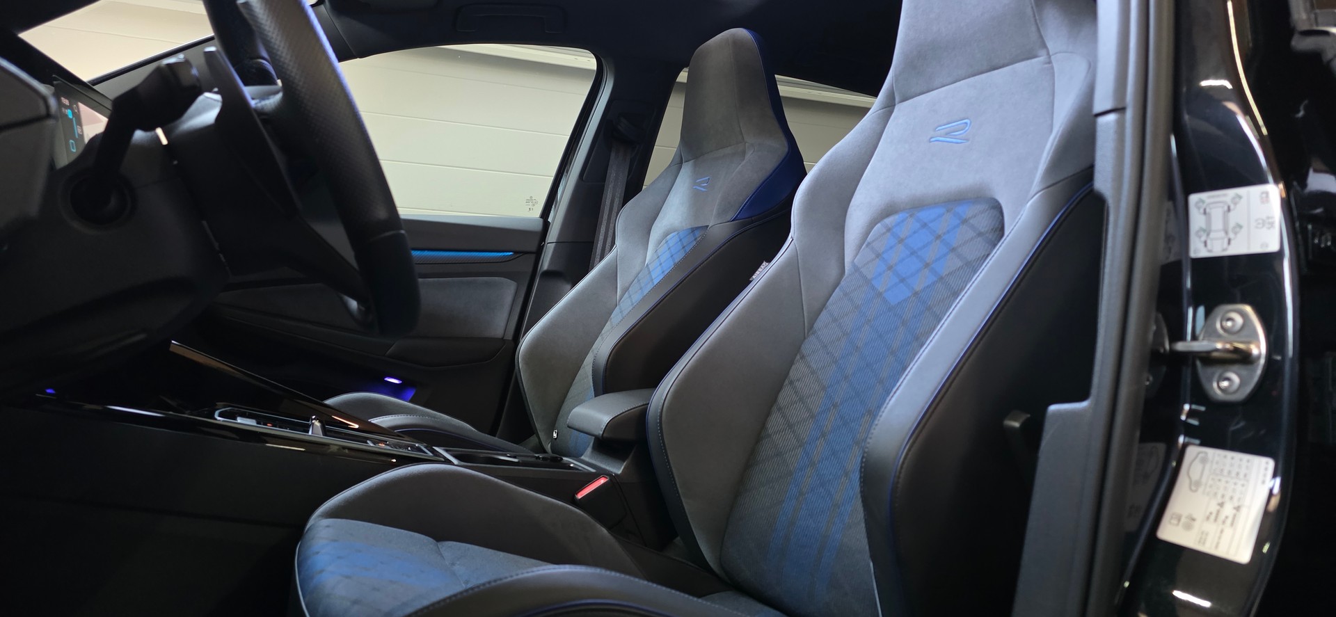 VW Golf 2.0 TSI R DSG 4Motion *ACC&LaneAssist*Schiebedach*Sitz-&Lenkradheizung*Carplay&AndroidAuto*Ambientebeleuchtung*-image-9