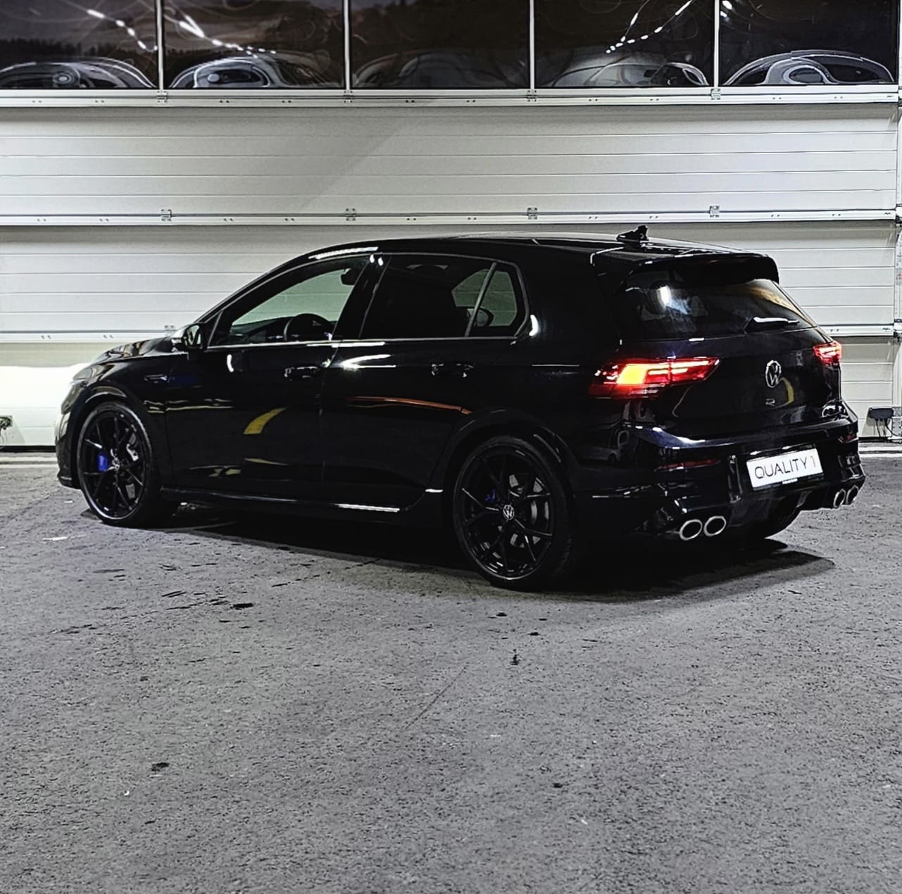 VW Golf 2.0 TSI R DSG 4Motion-image-2