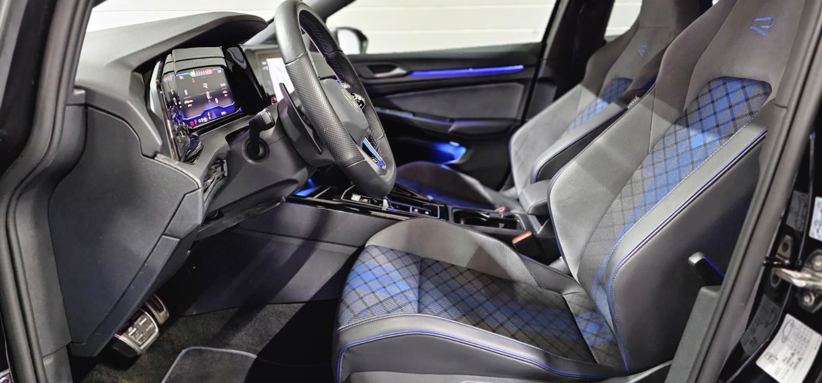 VW Golf 2.0 TSI R DSG 4Motion-image-8