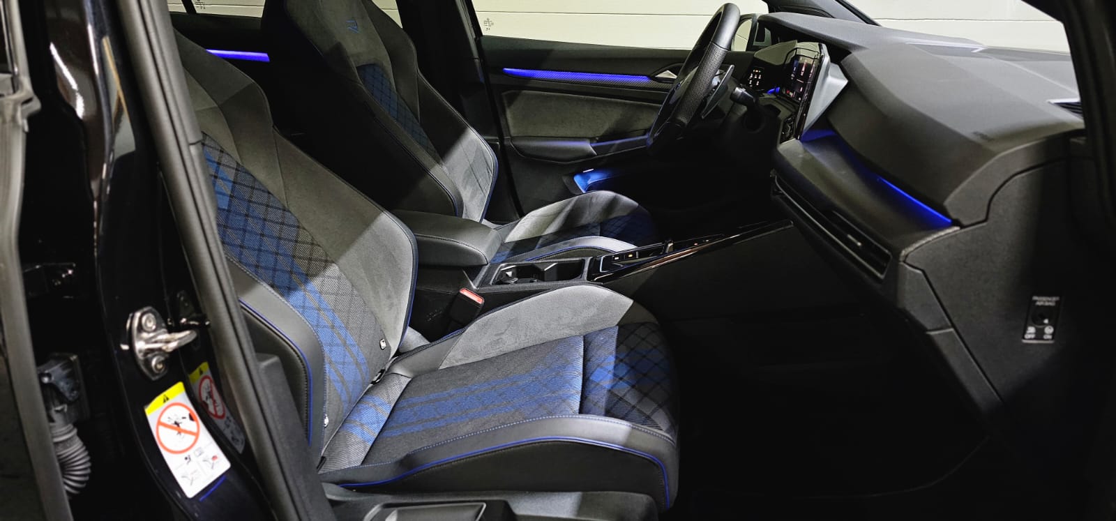 VW Golf 2.0 TSI R DSG 4Motion-image-24