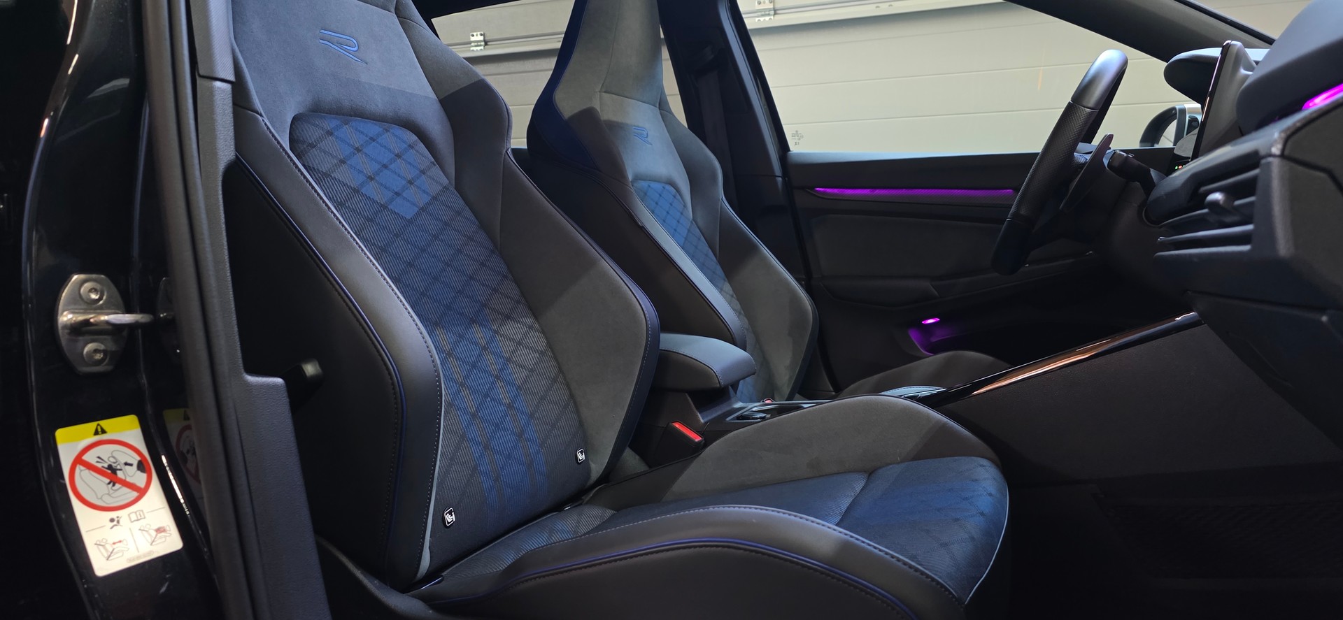 VW Golf 2.0 TSI R DSG 4Motion *ACC&LaneAssist*Schiebedach*Sitz-&Lenkradheizung*Carplay&AndroidAuto*Ambientebeleuchtung*-image-27