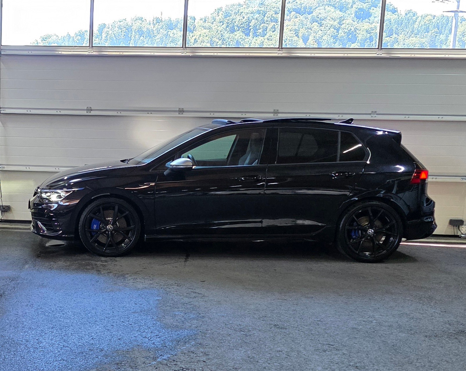 VW Golf 2.0 TSI R DSG 4Motion *ACC&LaneAssist*Schiebedach*Sitz-&Lenkradheizung*Carplay&AndroidAuto*Ambientebeleuchtung*-image-1