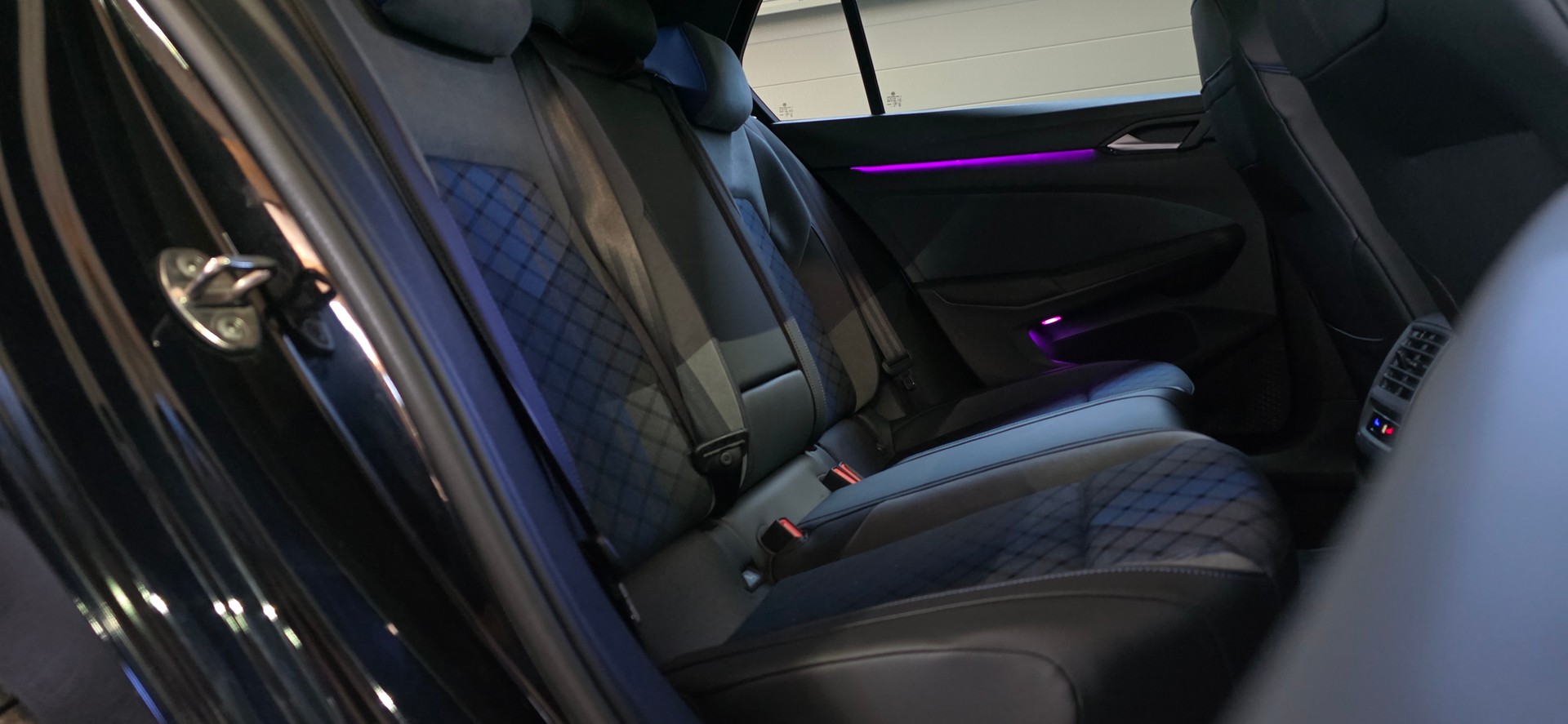 VW Golf 2.0 TSI R DSG 4Motion *ACC&LaneAssist*Schiebedach*Sitz-&Lenkradheizung*Carplay&AndroidAuto*Ambientebeleuchtung*-image-29