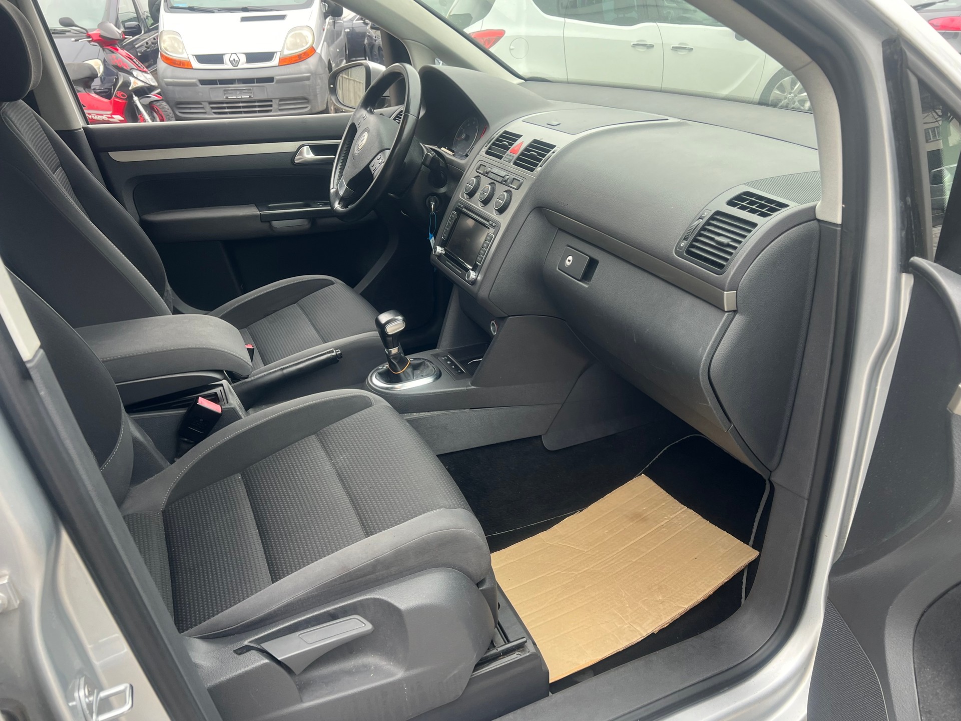 VW Touran 1.4 TSI Team DSG-image-2