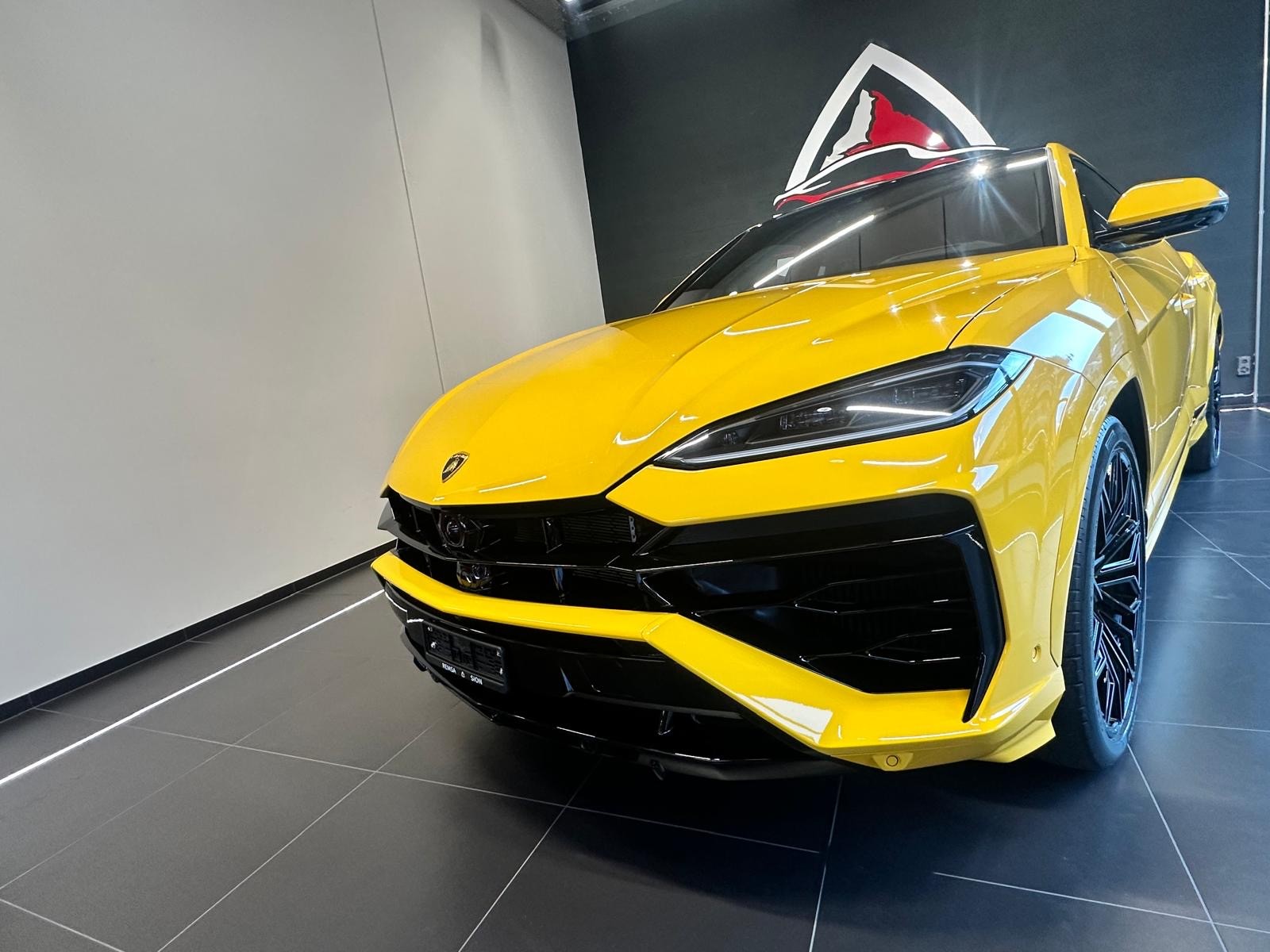 LAMBORGHINI Urus SE-image-1