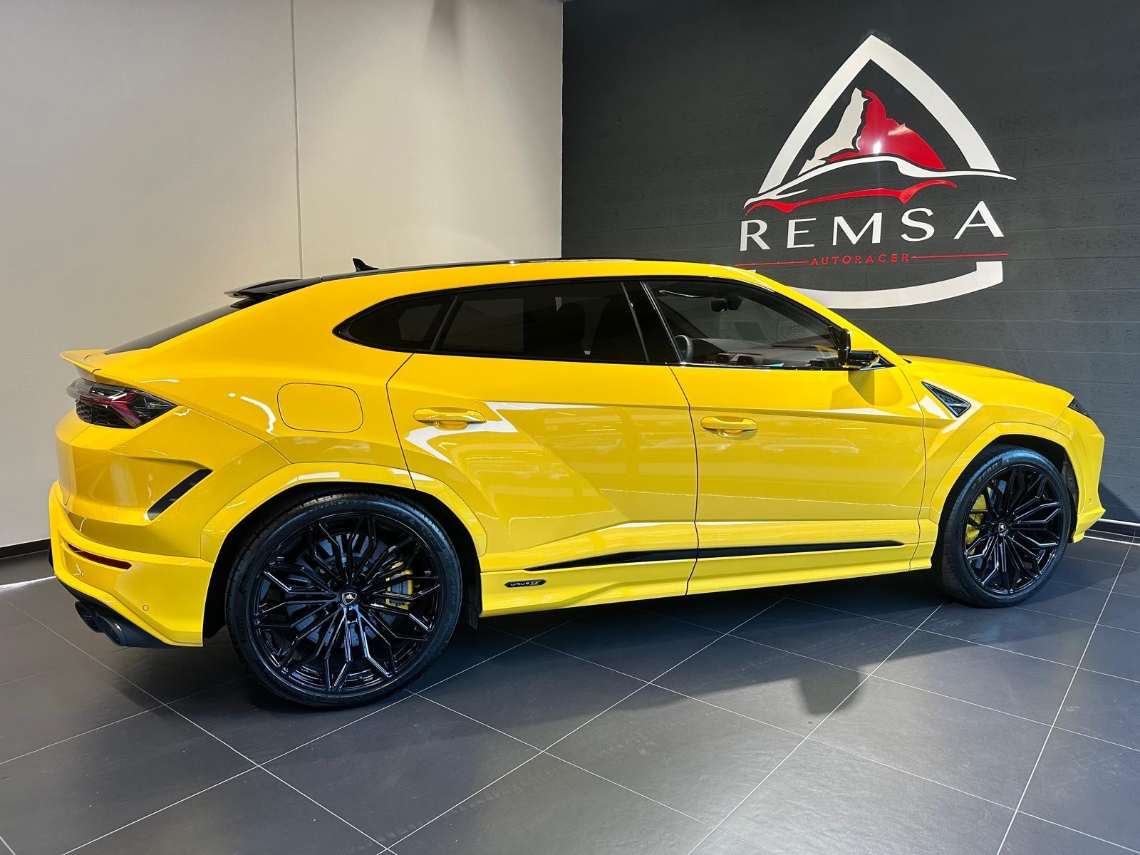 LAMBORGHINI Urus SE-image-6