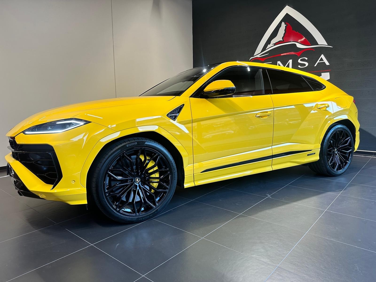 LAMBORGHINI Urus SE