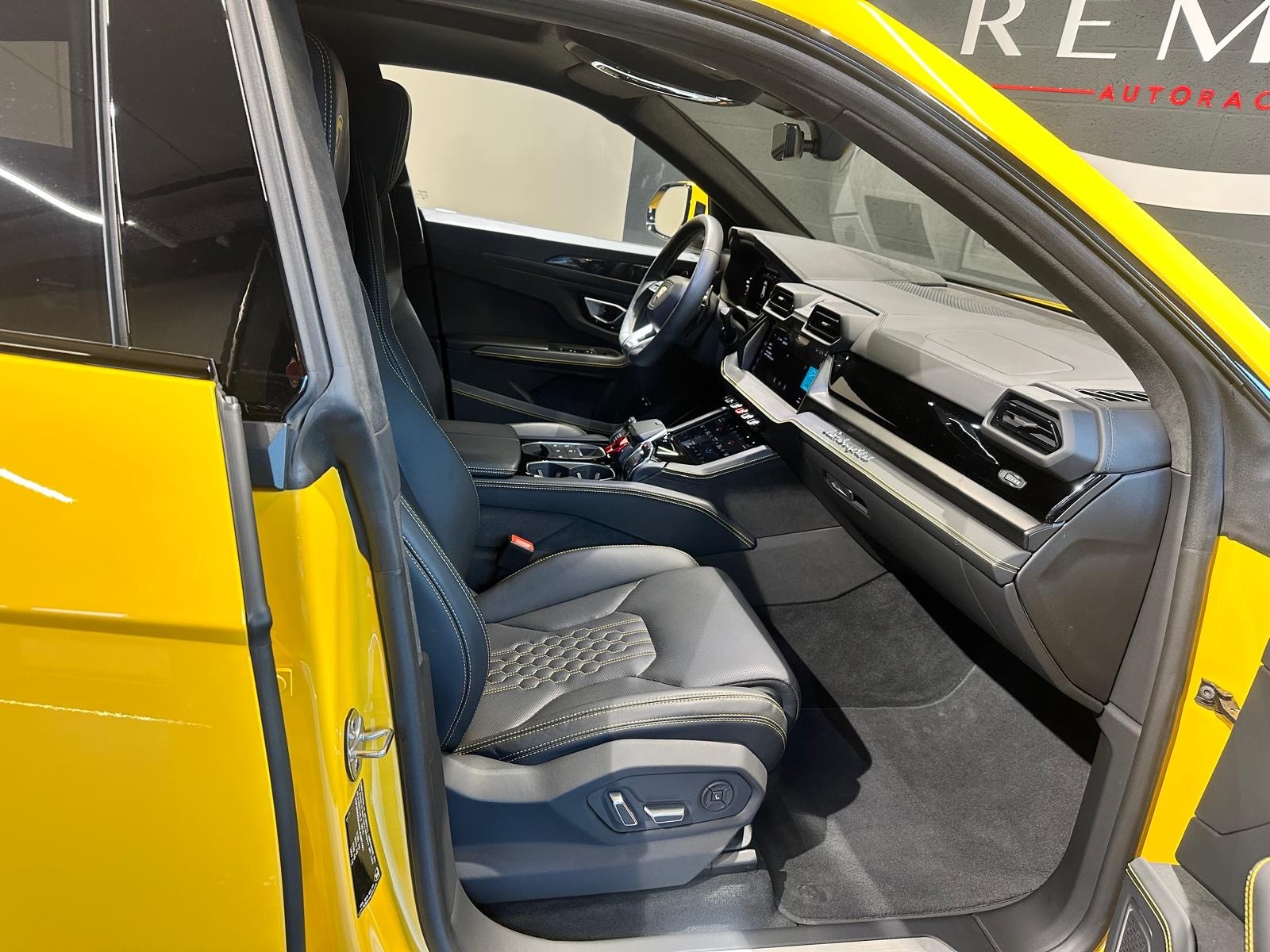 LAMBORGHINI Urus SE-image-14