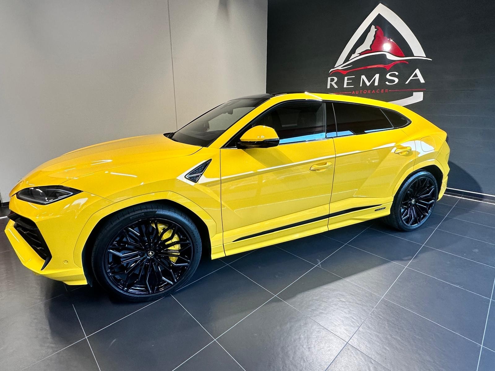 LAMBORGHINI Urus SE-image-4