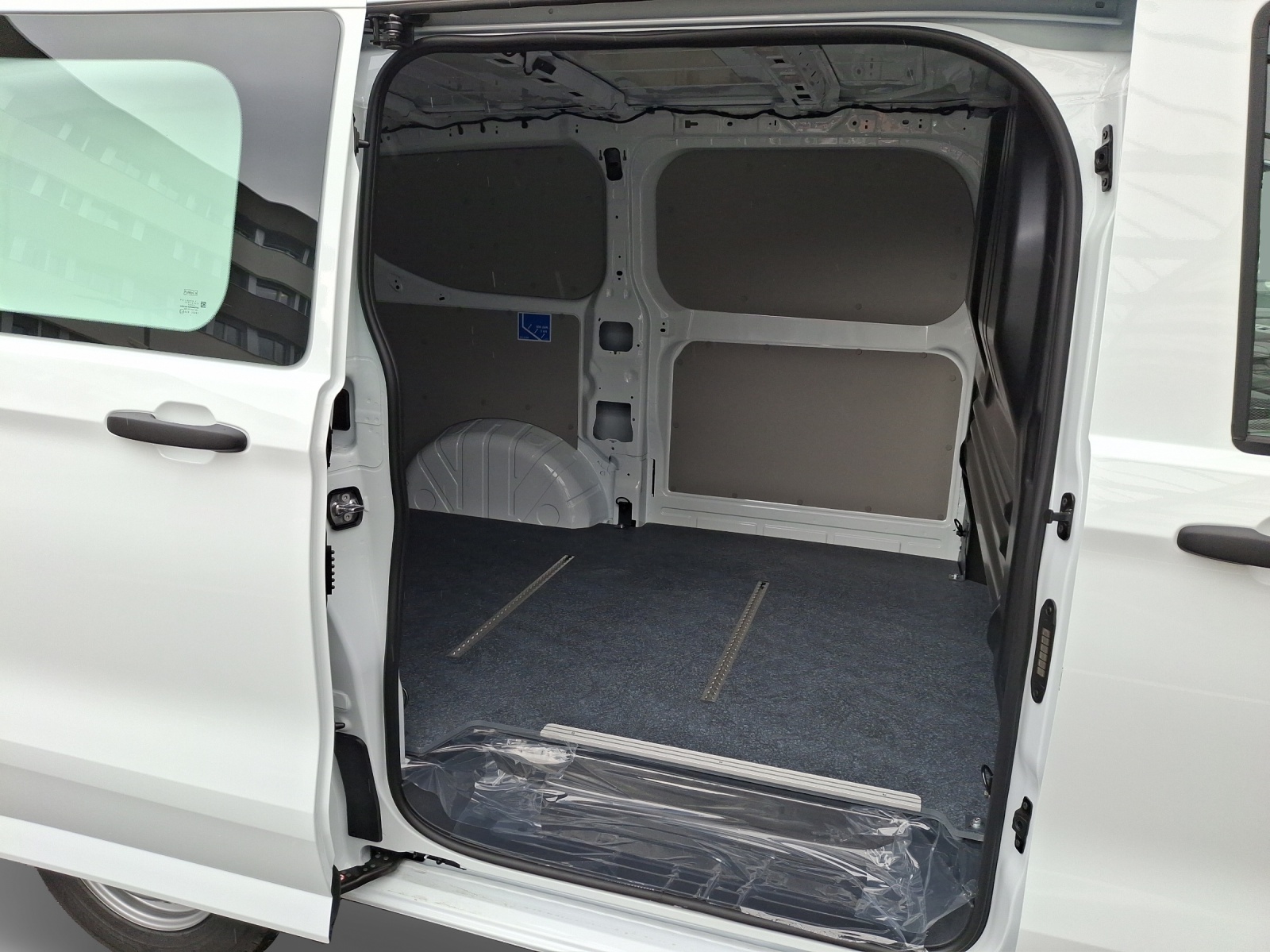 VW Transporter 2.0 TDI 4Motion Automat-image-11