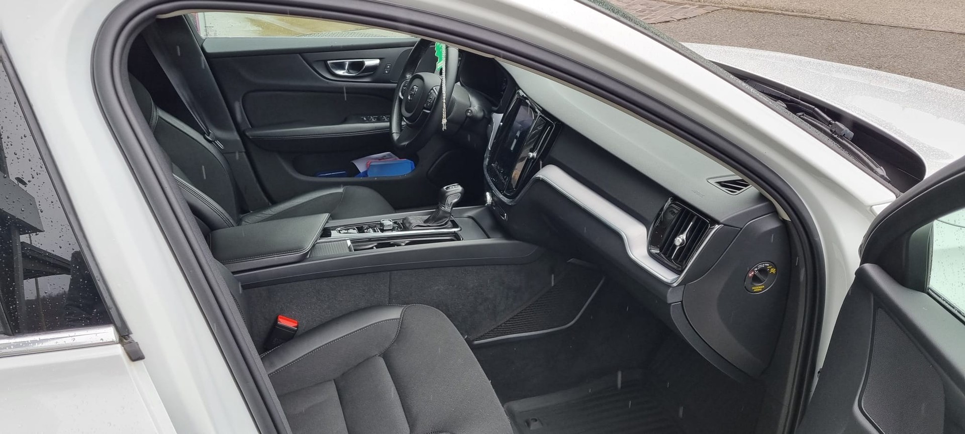 VOLVO V60 D3 Momentum Geartronic-image-7
