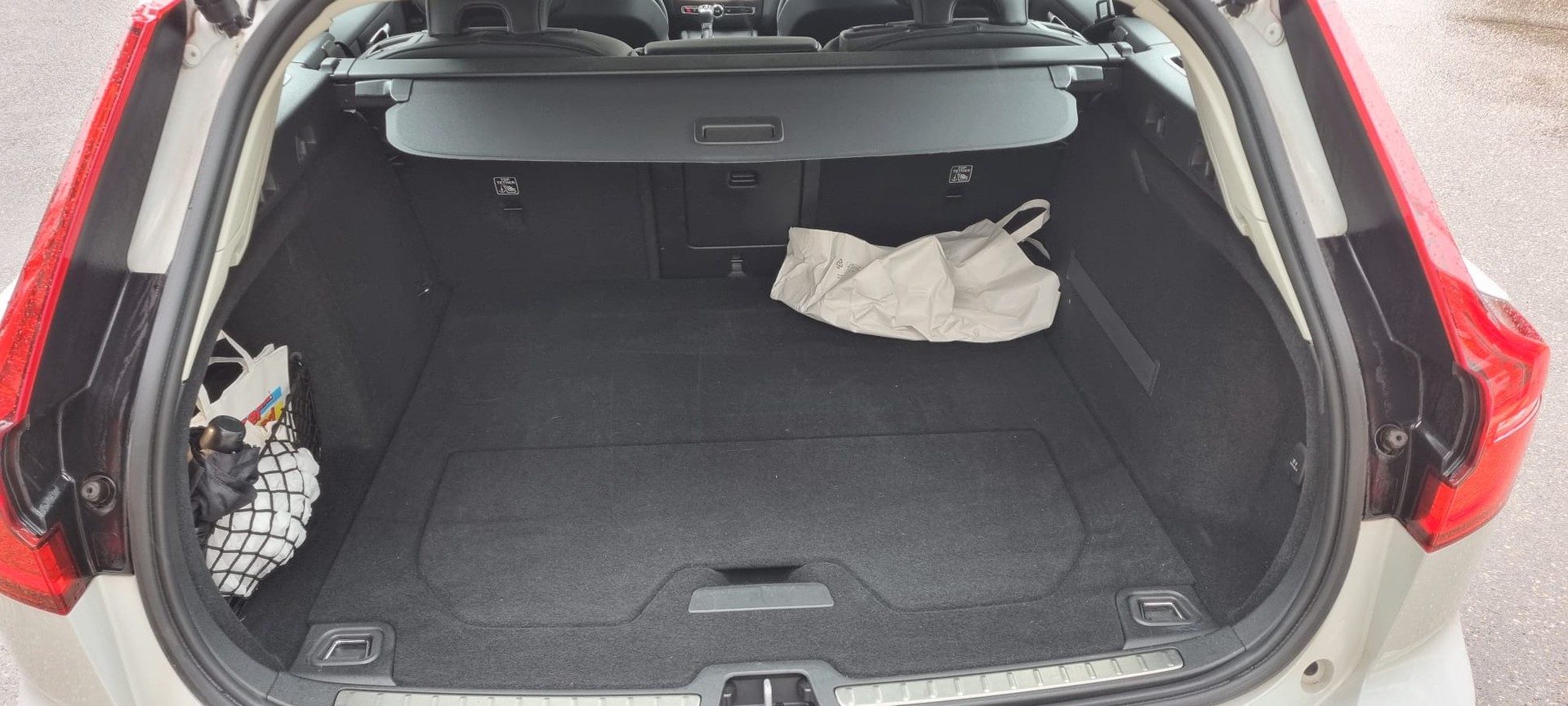 VOLVO V60 D3 Momentum Geartronic-image-9