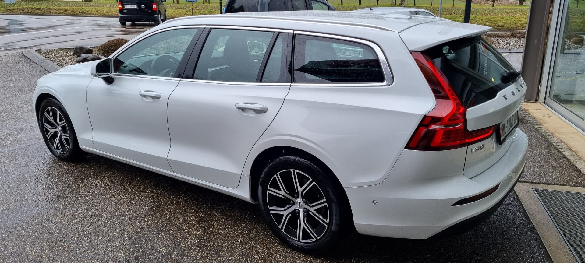 VOLVO V60 D3 Momentum Geartronic-image-3