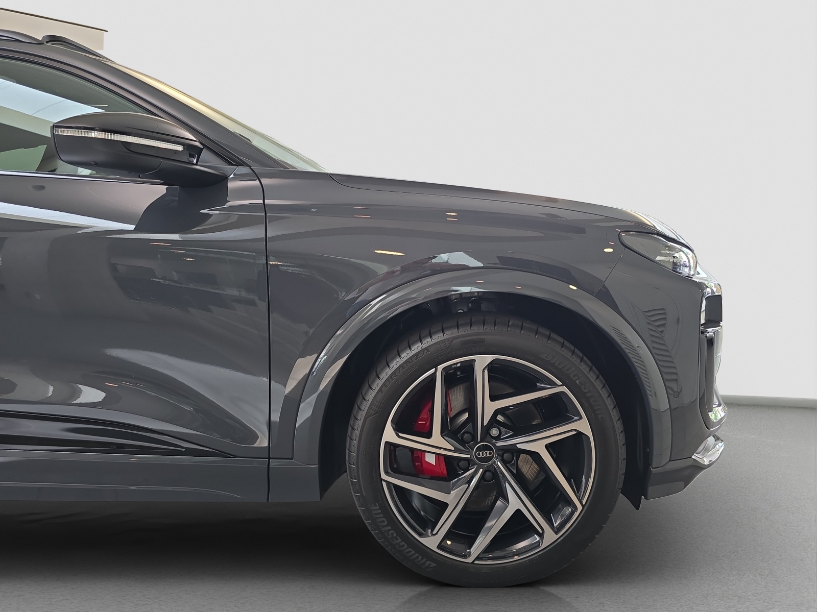 AUDI SQ6 Sportback e-tron quattro-image-4