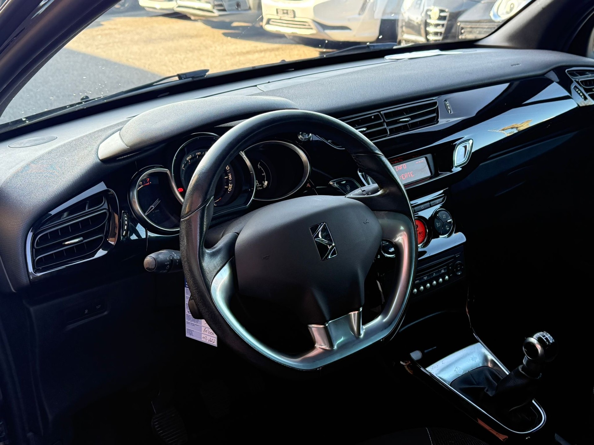 DS AUTOMOBILES DS3 1.2 Pure Tech Eye Tech-image-9