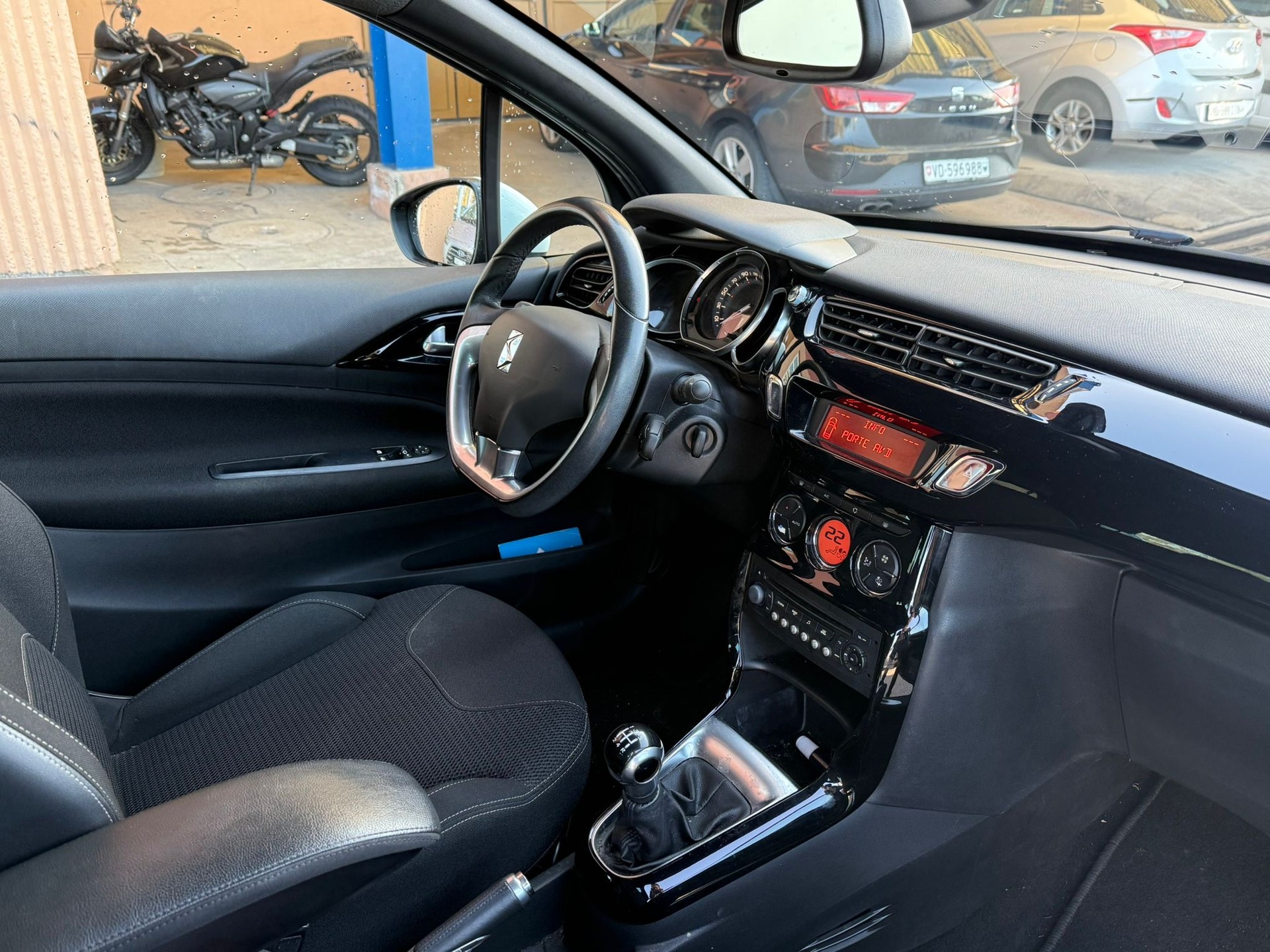 DS AUTOMOBILES DS3 1.2 Pure Tech Eye Tech-image-10