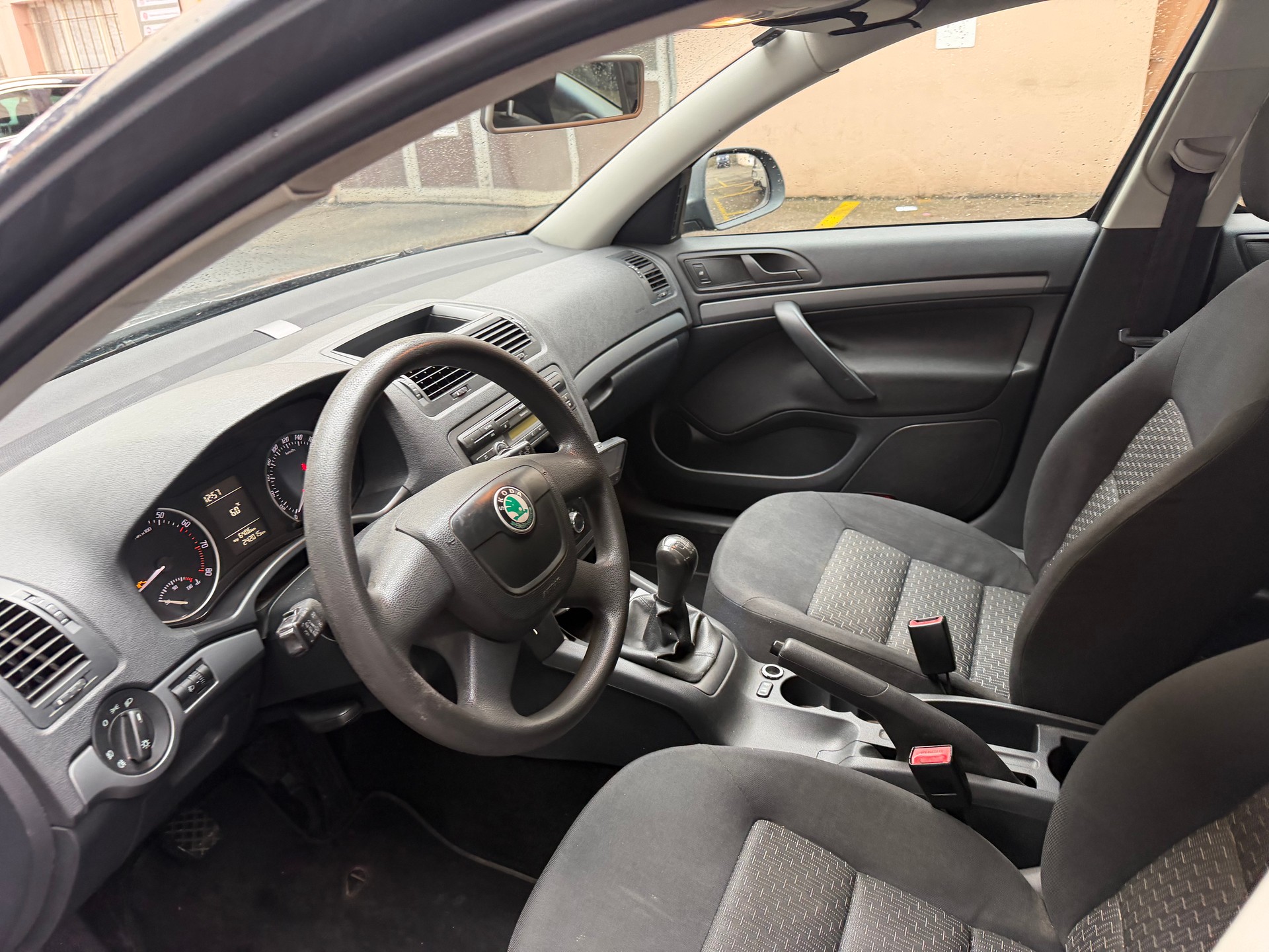 SKODA Octavia Combi 1.4 TSI Entry-image-8