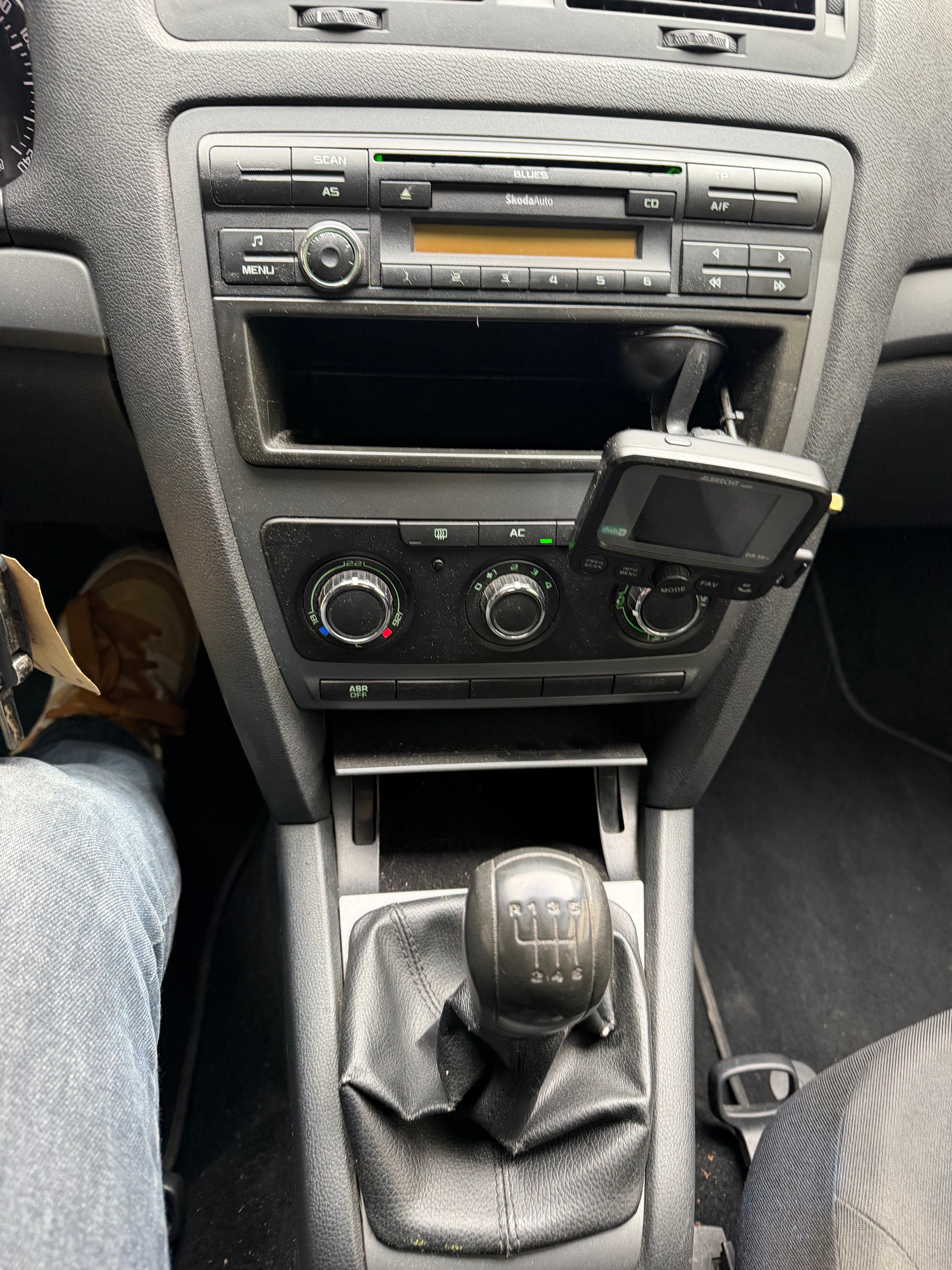 SKODA Octavia Combi 1.4 TSI Entry-image-10