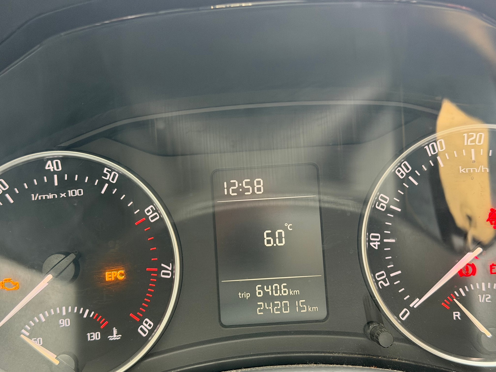 SKODA Octavia Combi 1.4 TSI Entry-image-9