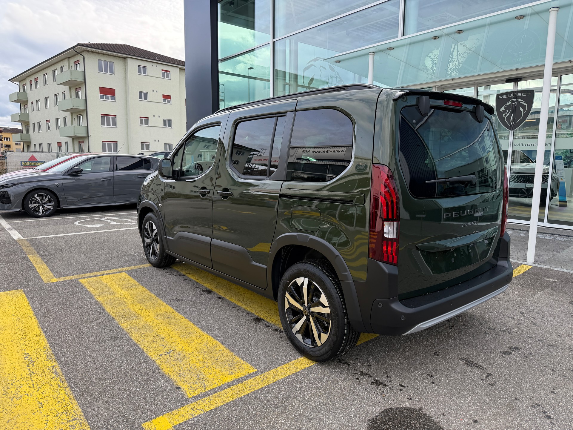 PEUGEOT Rifter 1.5 BlueHDi GT EAT8-image-1