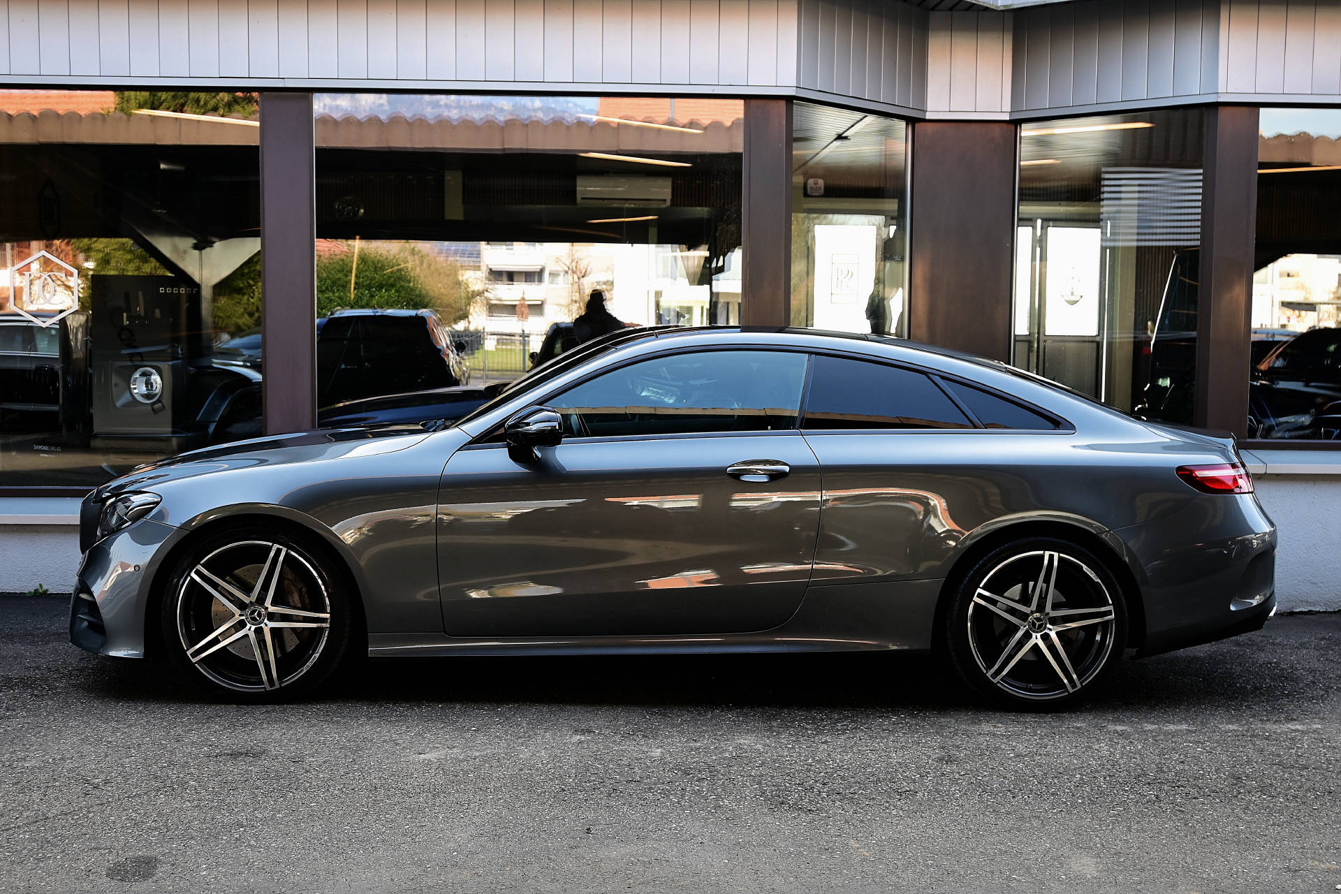 MERCEDES-BENZ E 300 AMG Line Coupé-image-3