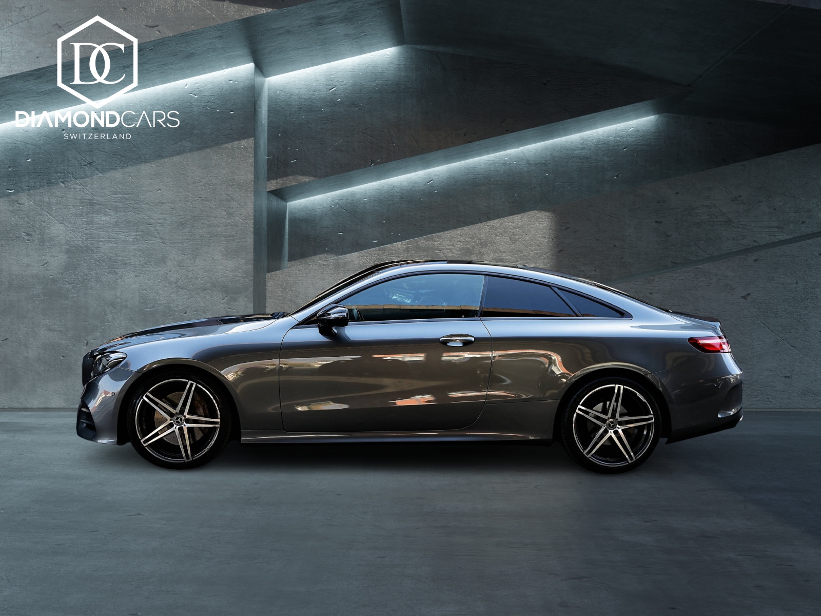 MERCEDES-BENZ E 300 AMG Line Coupé-showroom-element-3