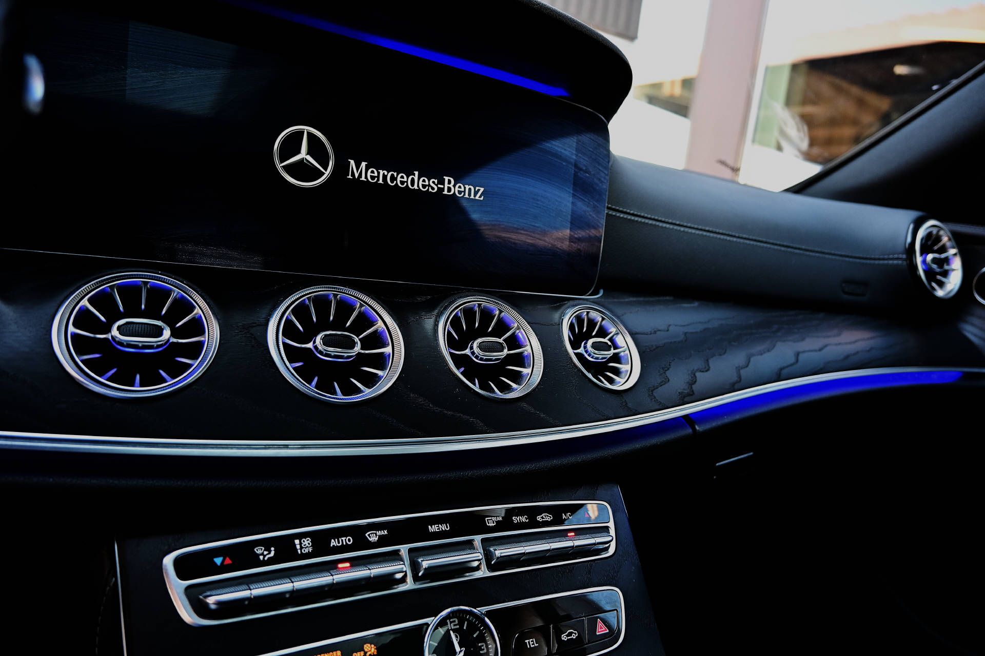 MERCEDES-BENZ E 300 AMG Line Coupé-image-14
