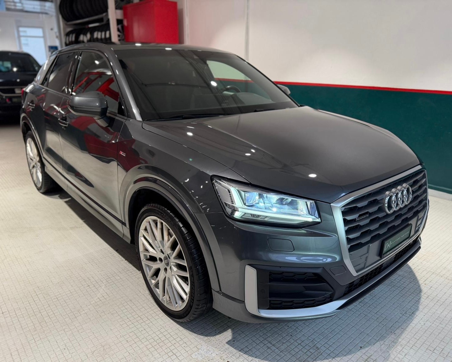 AUDI Q2 2.0 TFSI sport quattro S-tronic-image-1