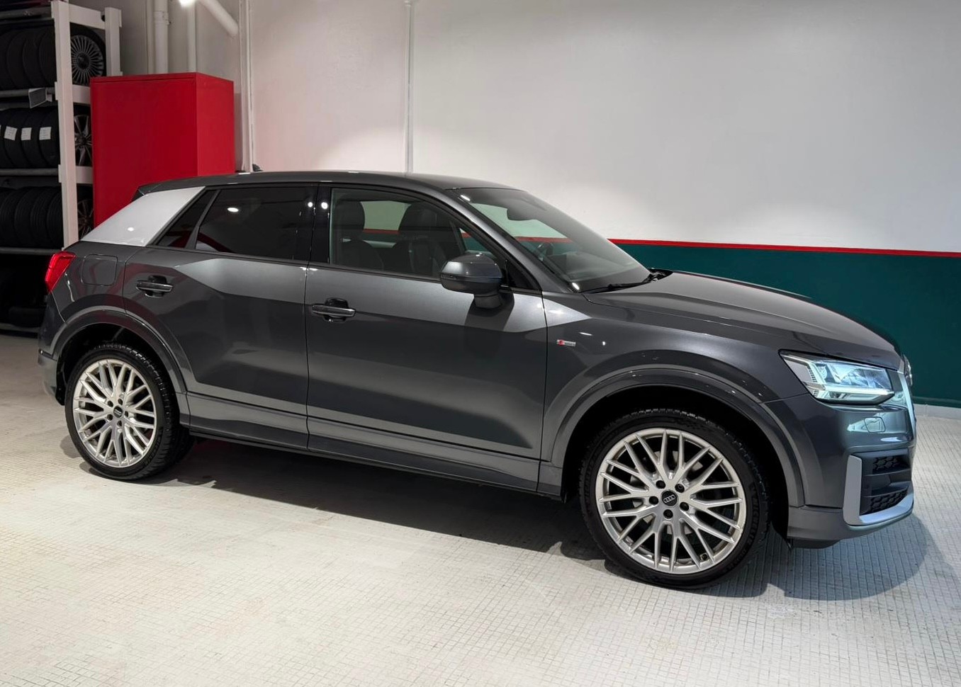 AUDI Q2 2.0 TFSI sport quattro S-tronic-image-2