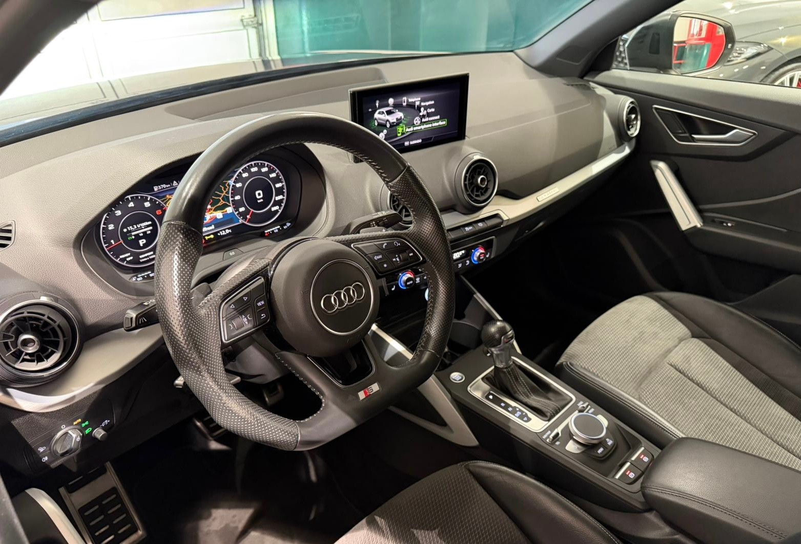 AUDI Q2 2.0 TFSI sport quattro S-tronic-image-6