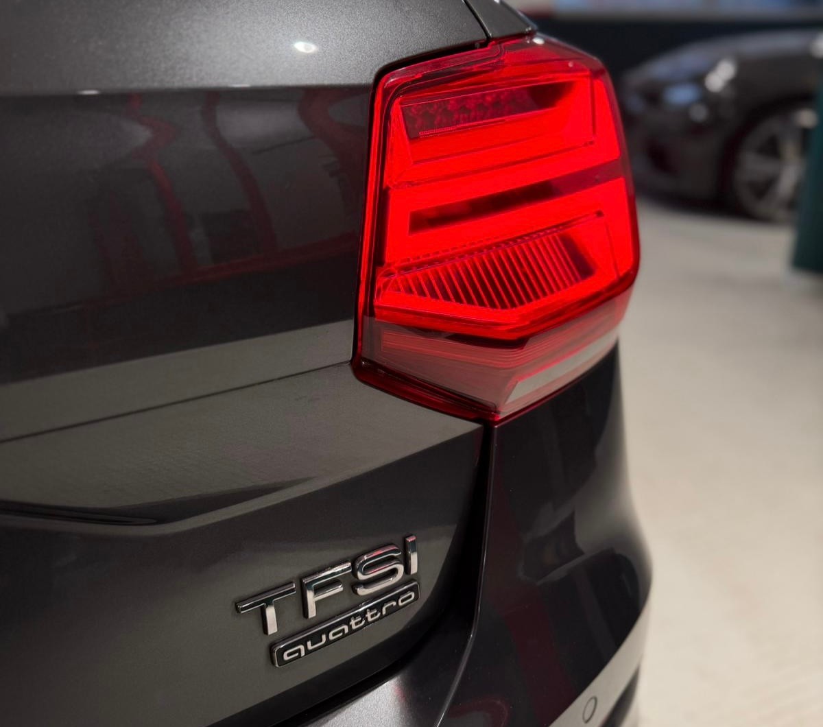 AUDI Q2 2.0 TFSI sport quattro S-tronic-image-5