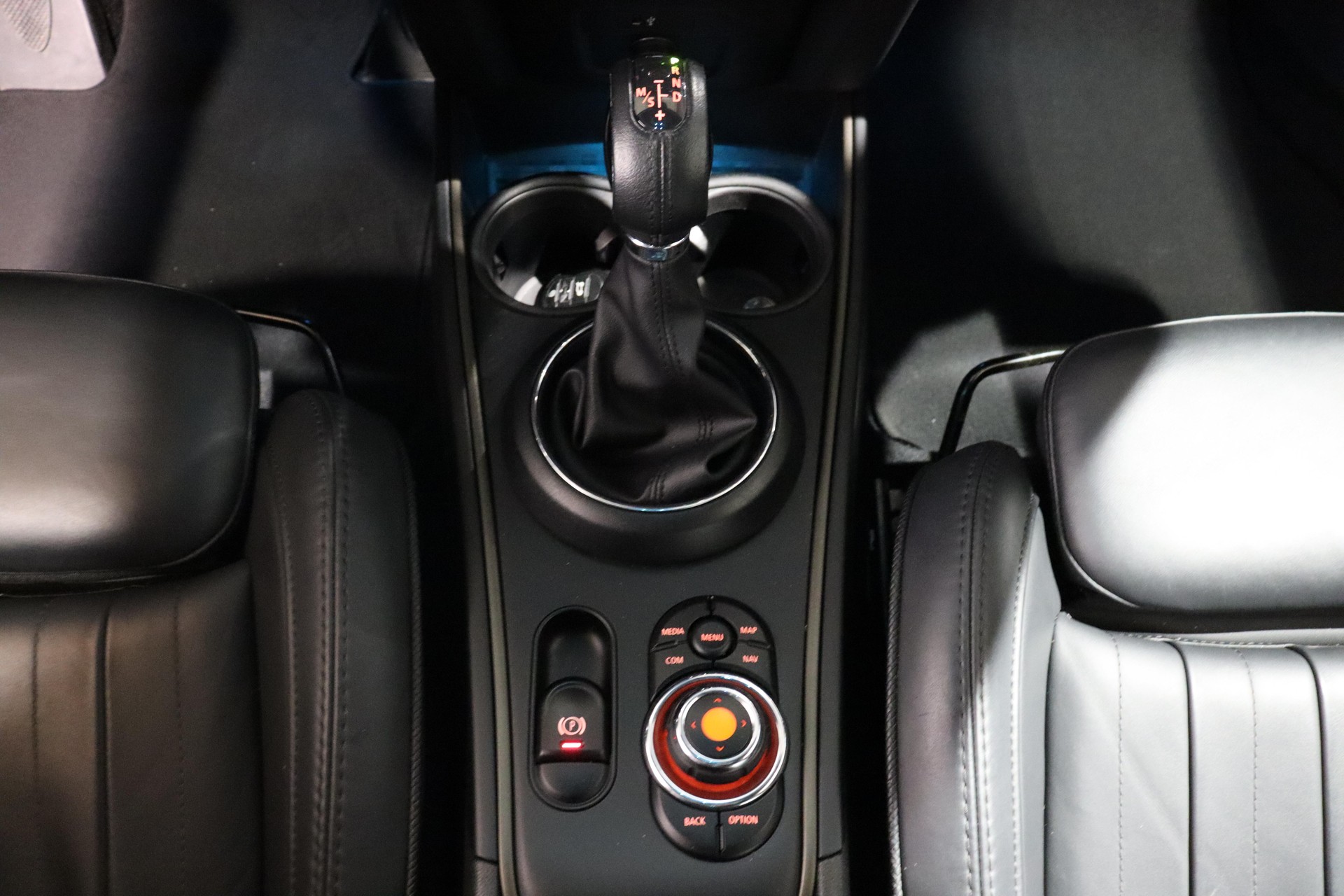 MINI Countryman F60 1.5i Cooper S E ALL4-image-10