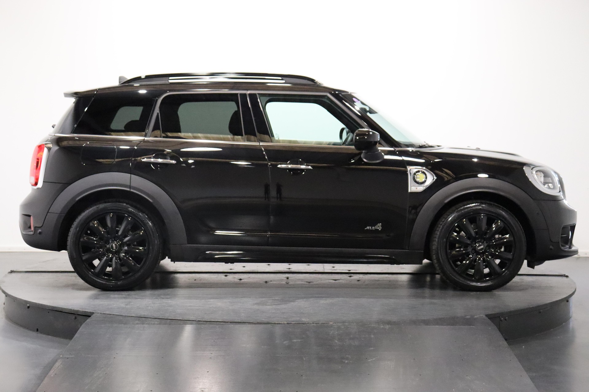 MINI Countryman F60 1.5i Cooper S E ALL4-image-3