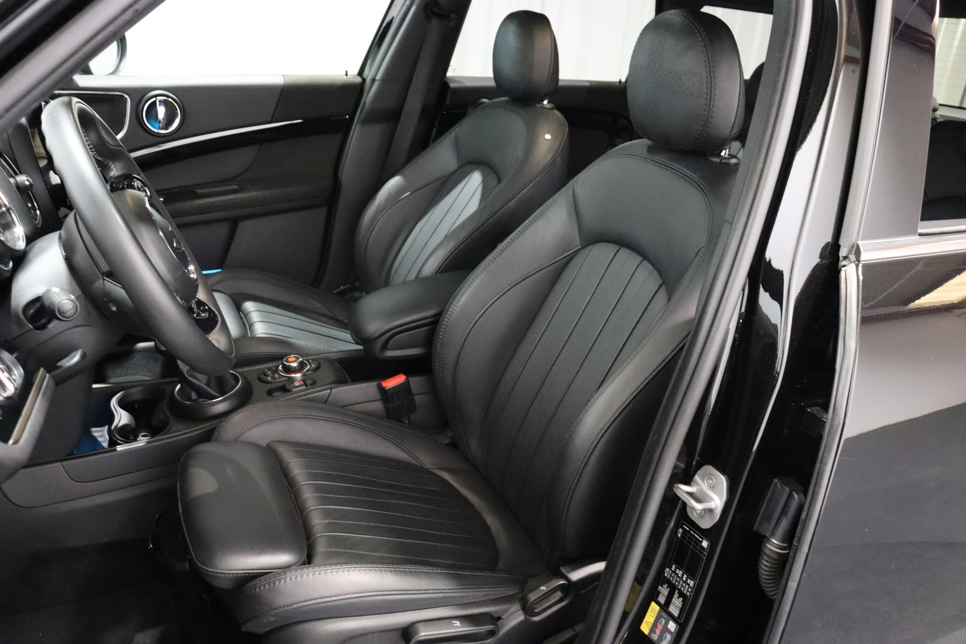 MINI Countryman F60 1.5i Cooper S E ALL4-image-8
