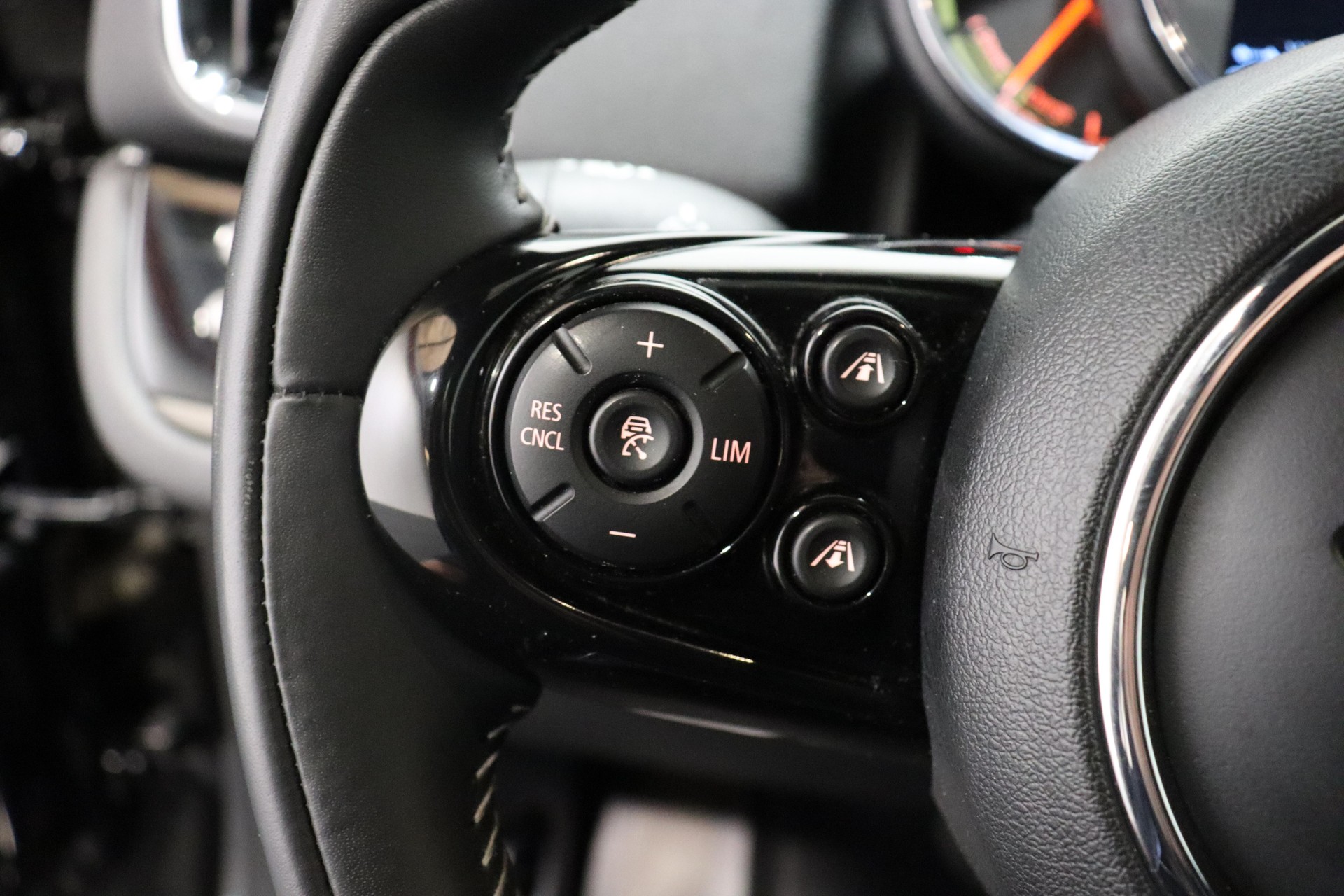 MINI Countryman F60 1.5i Cooper S E ALL4-image-18