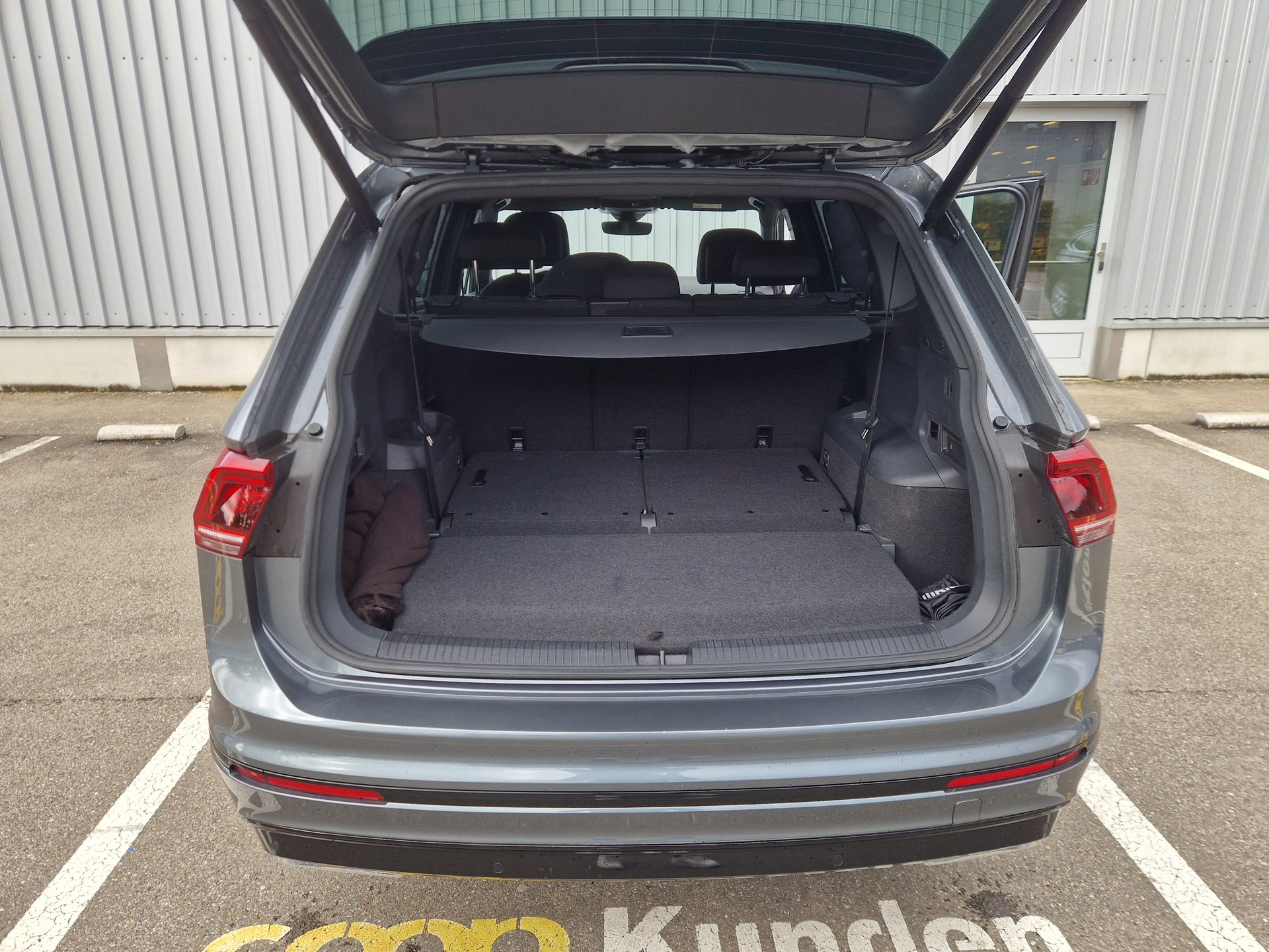 VW Tiguan Allspace 2.0 TDI SCR R-Line 4Motion DSG-image-9