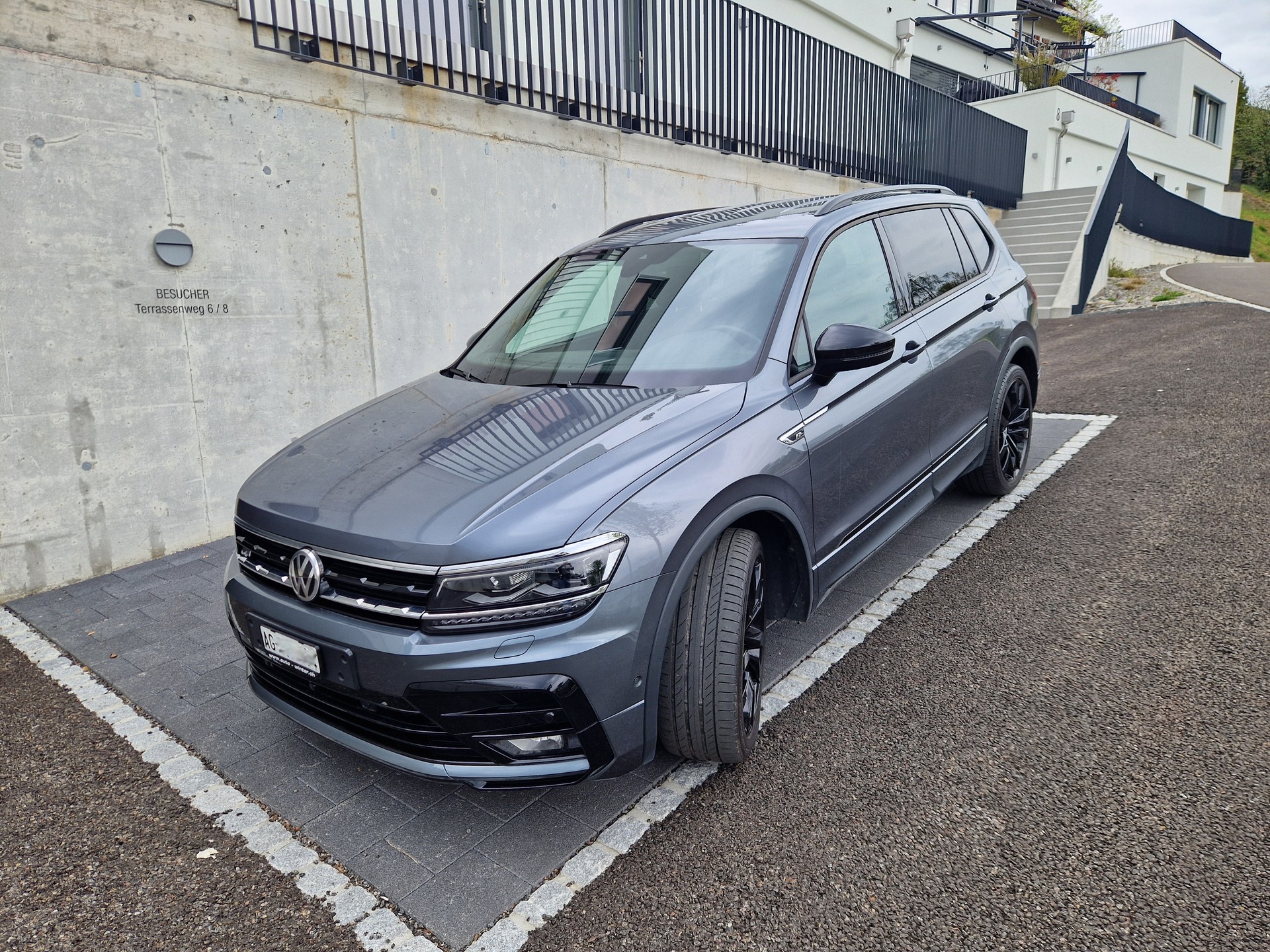 VW Tiguan Allspace 2.0 TDI SCR R-Line 4Motion DSG-image-0