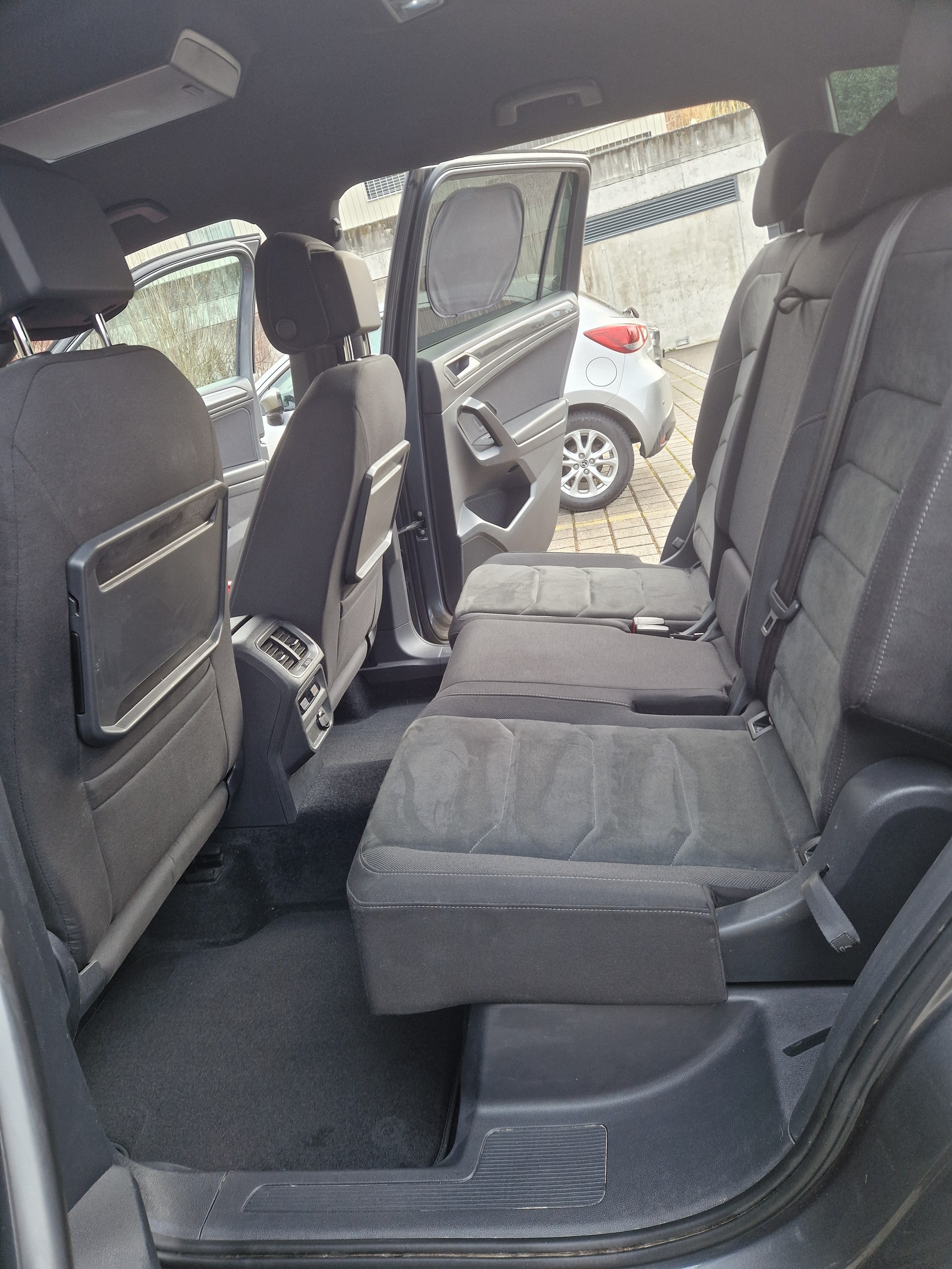 VW Tiguan Allspace 2.0 TDI SCR R-Line 4Motion DSG-image-8