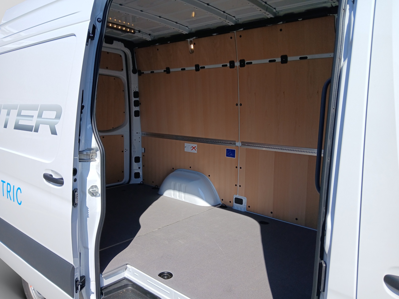 Image MERCEDES-BENZ SPRINTER MERCEDES-BENZ Esprinter 320 PRO KA 3665 S