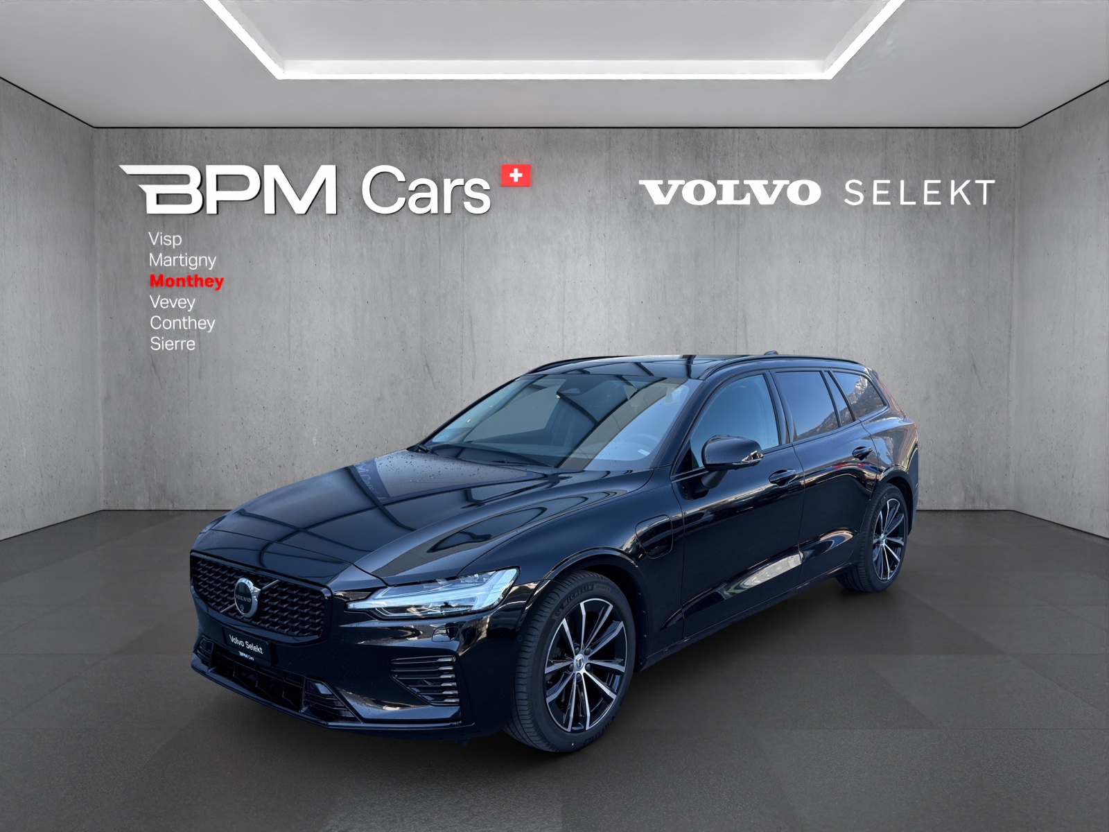 Photo VOLVO V60 V60 T8 eAWD Plug in Hybrid Ultra Dark Geartronic
