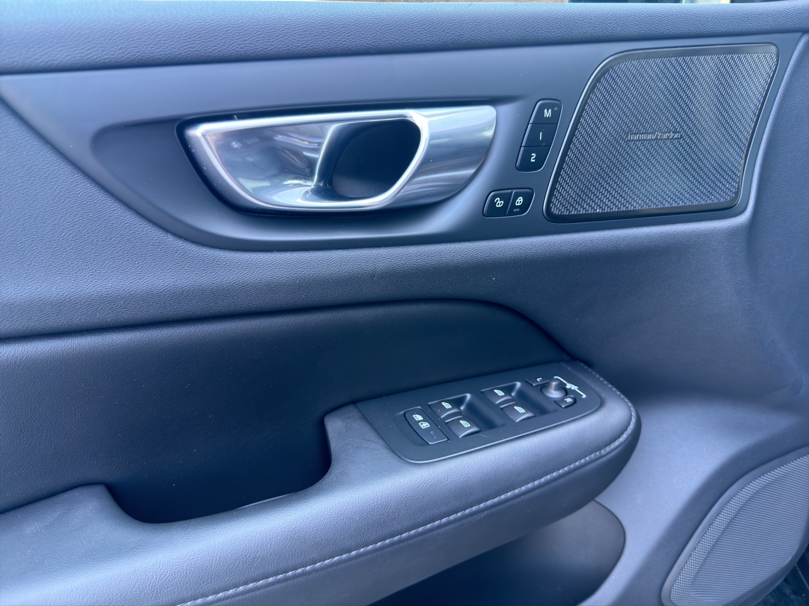 Image VOLVO V60 V60 T8 eAWD Plug in Hybrid Ultra Dark Geartronic