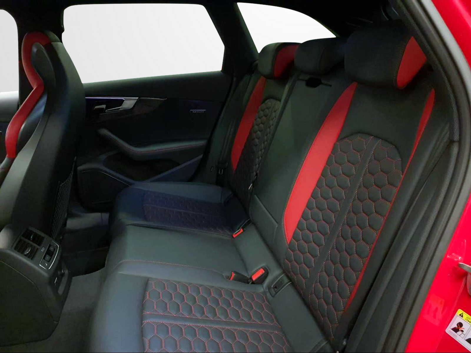 AUDI RS4 Avant quattro tiptronic-image-4